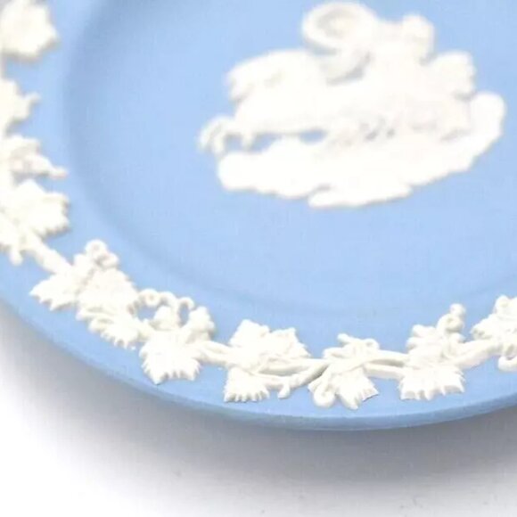 Rare WEDGWOOD Light Blue Jasperware Aurora Chariot Neoclassical Plate Ring Tray - Picture 7 of 9